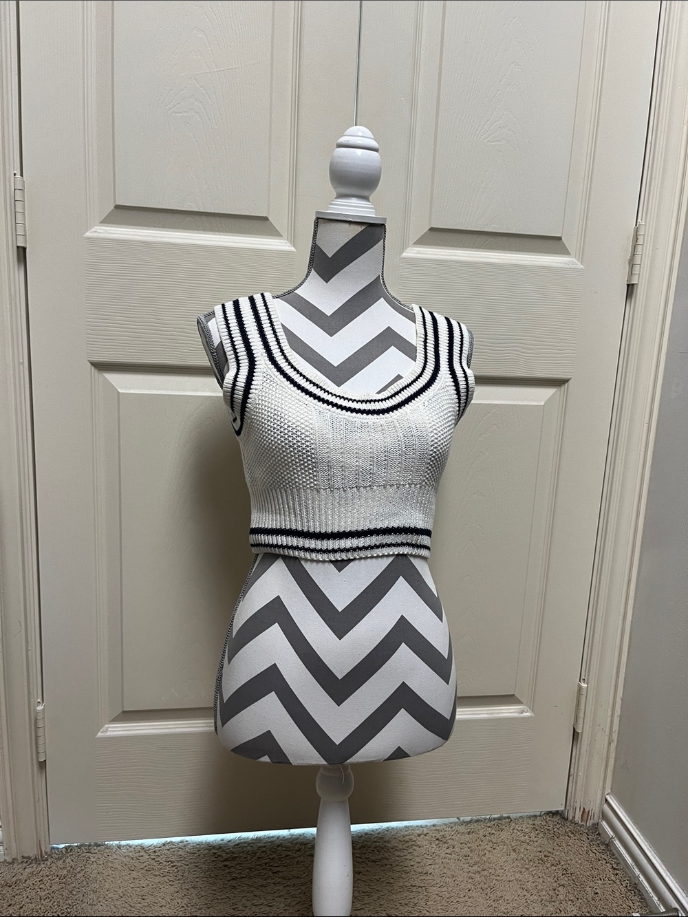 Cider White Cropped Knit Tank with Black Trim